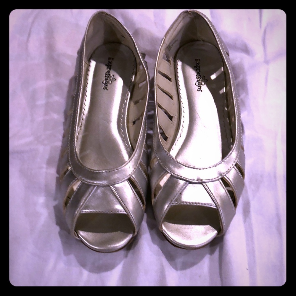 Girls size 3 silver dress shoes